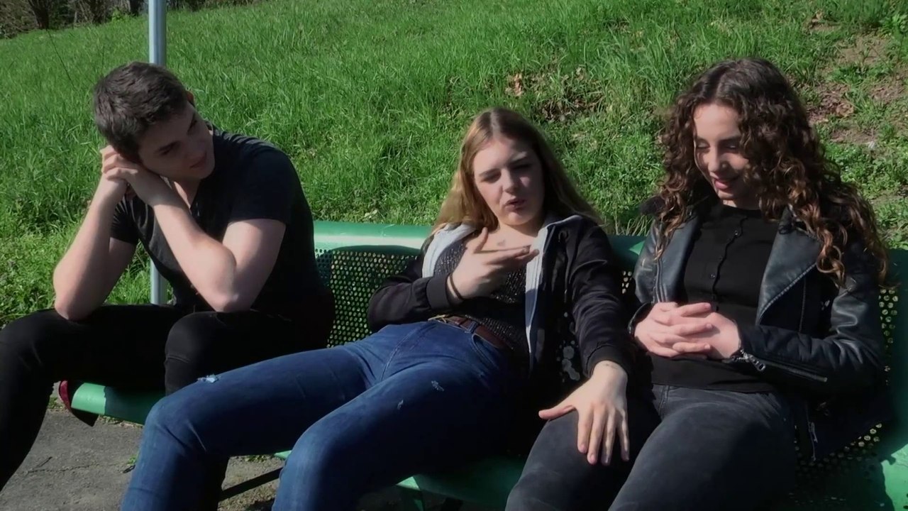 PREMIERES SOLITUDES Film Extrait - Sur le banc