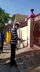 उपनेता प्रतिपक्ष खुद मशीन लेकर निकले वार्ड में