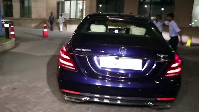 Shabana Azmi Accident मिलने के लिए लगा Bollywood Stars का जमघट