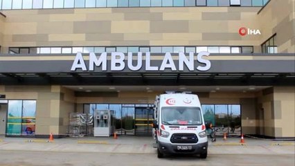 Bursa Şehir Hastanesi'nde biyolojik örnek alma kabinleri kullanıyor