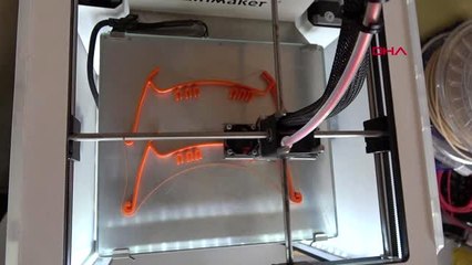 İZMİR ÜÇ BOYUTLU YAZICILARDA HAYAT KURTARAN MASKELER ÜRETİLİYOR