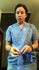 Y tá Mỹ mô phỏng quá trình virus lây nhiễm kể cả khi đã đeo găng tay