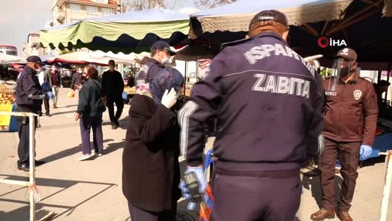 Pazara alınmayan yaşlı kadının alışverişini zabıta yaptı