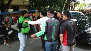 Ojol Di Hina Pengendara Ertiga, Auto Ribut