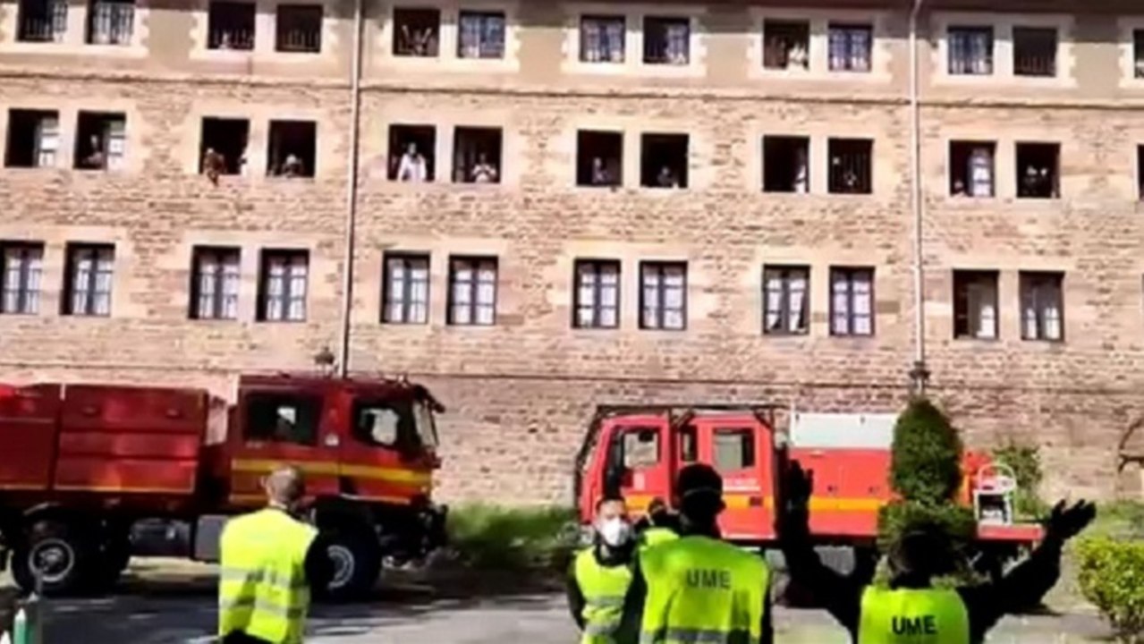 La UME realiza tareas de desinfección en residencias de Cantabria