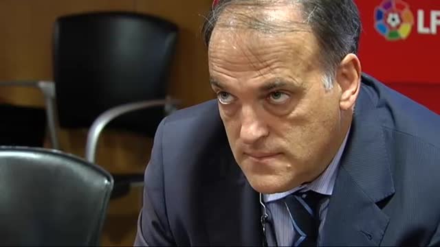 Tebas se reúne con corresponsales de medios extranjeros en España
