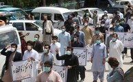 Coronavirus: Pakistani doctors arrested for protesting about lack of equipment to fight Covid-19