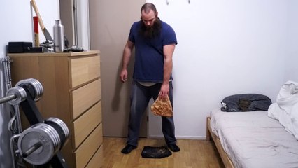 12 KG natural stone lifts with the left hand