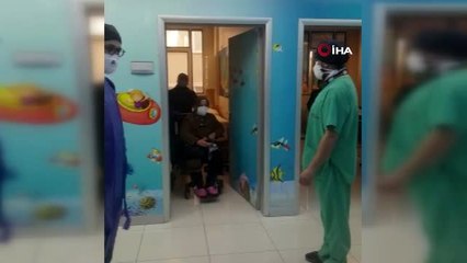 Korona virüsü yenen hasta, alkışlarla taburcu edildi