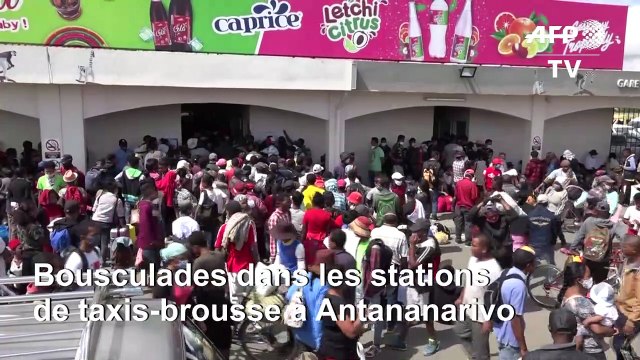 Coronavirus: les taxis pris d'assaut par les Malgaches qui veulent rentrer dans leurs villages