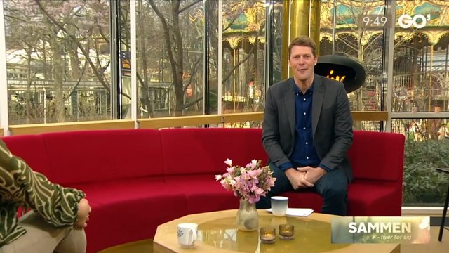 COVID-19; Interview: Aura Dione om lys i mørket og spiller nummeret In Love With The World | Go morgen Danmark | TV2 Danmark