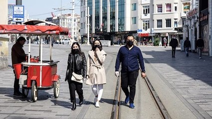 Salgında Türkiye'nin genç nüfusa sahip olması bir avantaj mı? Uzman isimler yanıt verdi