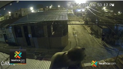 tn7-Hombre corre por techos de casas tras agredir a familiar-070420