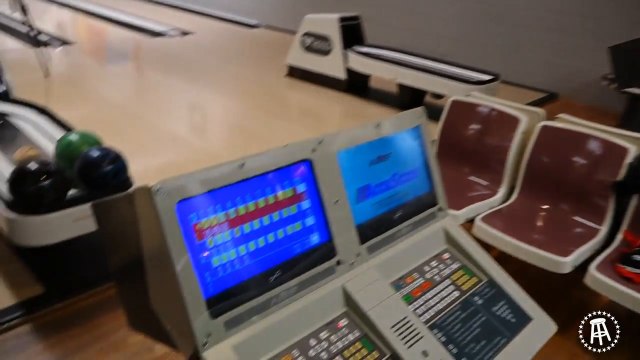 Introducing Bowling Alley Reviews: Fireside Bowl + 2-Handed Bowling Lesson