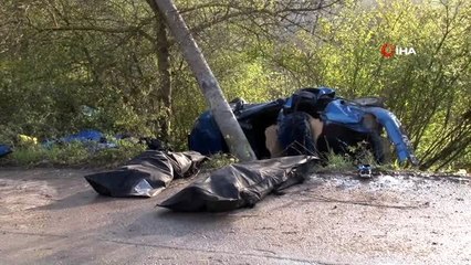 Takla atan otomobil elektrik direğini yerinden söktü: 2 ölü, 2 yaralı