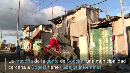 Trapos rojos para pedir ayuda económica en Colombia