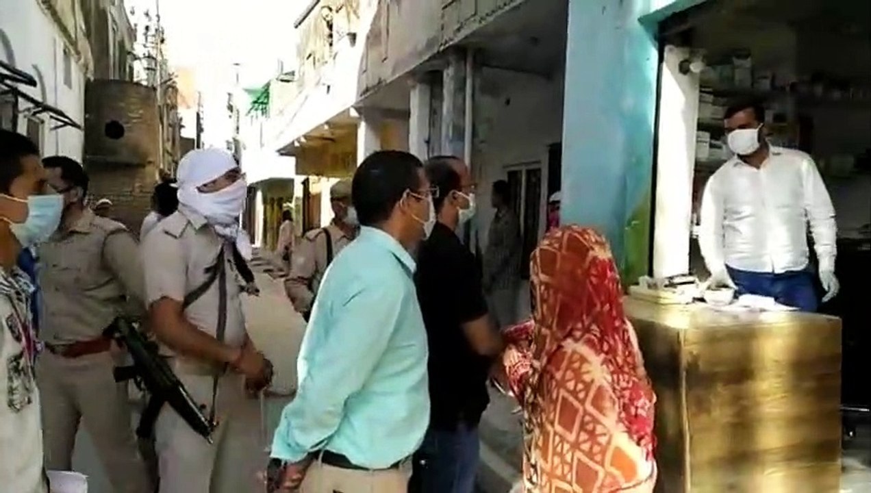 कैराना: मुंह पर मास्क लगाएं और सोशल डिस्टेंस का पालन करें:-SDM देवेंद्र सिंह