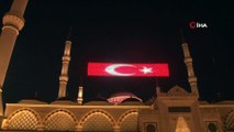 Çamlıca Camii'nde “Evde Kal Türkiyem” Mahyası