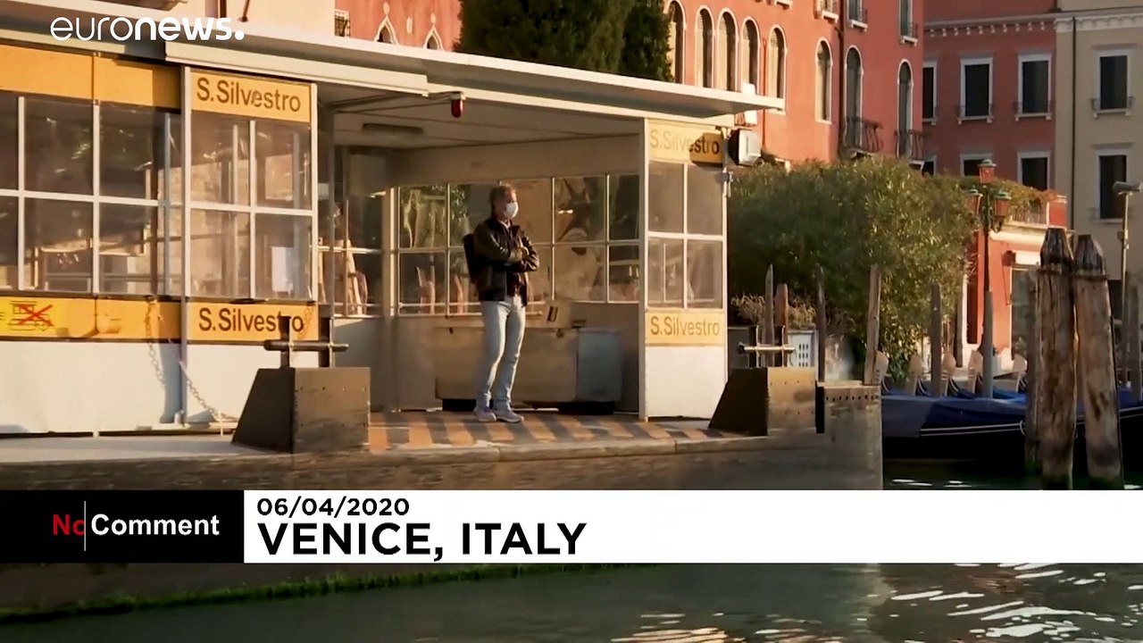 Verlassene Gondeln in Venedig