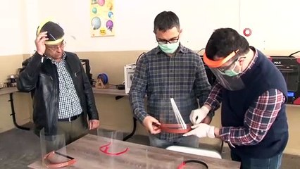 Lise Öğretmenleri 3D Yazıcı ile 7 Gün 24 Saat Siperlik Üretiyor