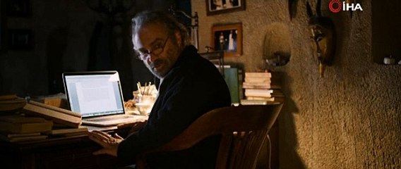 Kültür ve Turizm Bakanlığı'ndan Haluk Bilginer ve Demet Akbağ'lı kamu spotu: “Zaman okudukça iyileşir”