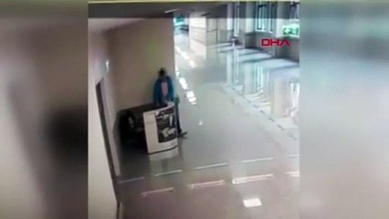 Doktor ve hemşirenin çantalarını böyle çaldı