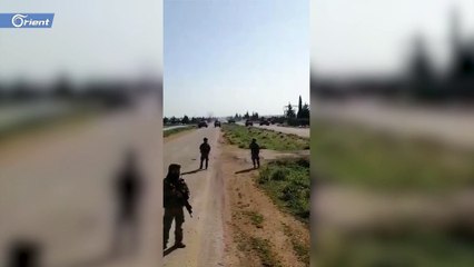 من جديد.. معتصمون مدنيون يقطعون طريق إم فور لمنع سير الدوريات الروسية