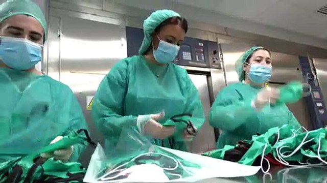 Un hospital de Sevilla esteriliza y reparte mascarillas hechas por voluntarias