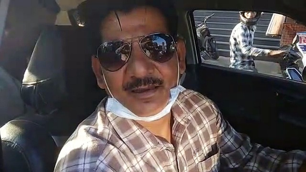 Auto driver hit the bike, then beat the driver