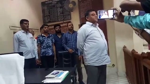 दस हजार रुपए रिश्वत लेते रमणिया पटवारी गिरफ्तार