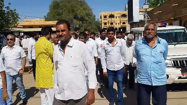 जैसलमेर में नामांकन भरने पहुंचे प्रत्याशी