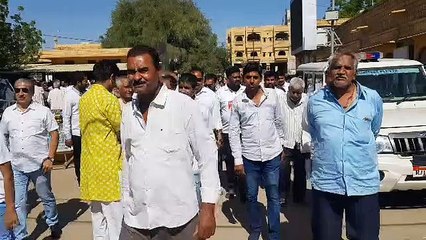 जैसलमेर में नामांकन भरने पहुंचे प्रत्याशी