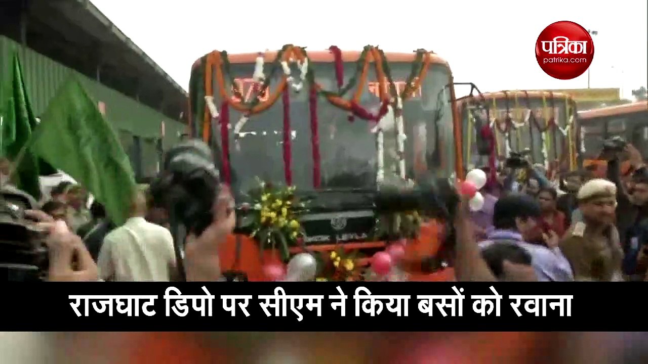 अरविंद केजरीवाल ने दिखाई क्लस्टर बसों को हरी झंडी