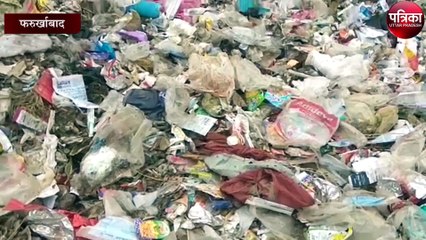 जहरीले धुएं व कूड़े की ढेर में बच्चे पढ़ाई करने पर मजबूर, देखें वीडियो