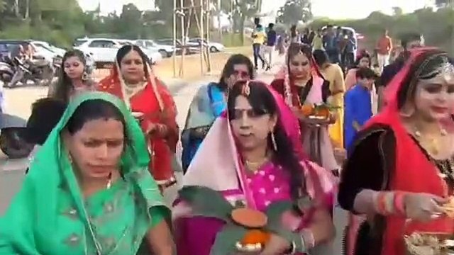 छठ महापर्व के समापन पर नदी-तालाबों में उमड़ा आस्था का जनसैलाब, देखिए ये खास वीडियो...