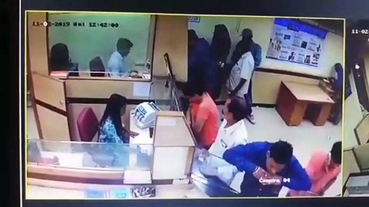 loot in bank in sbi gwalior