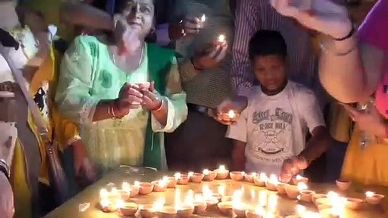 अनाथालय के बच्चों ने कुछ इस तरह मनाई दिवाली की खुशियां - देखें वीडियो