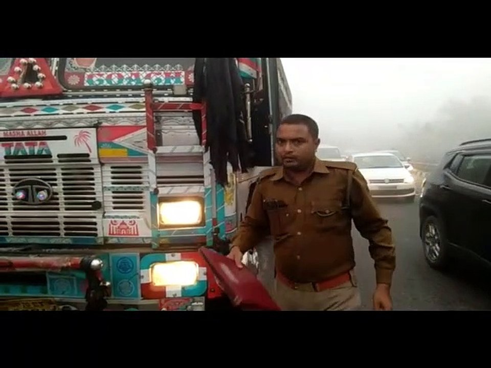 कोहरे का कहर: दिल्ली-लखनऊ नेशनल हाइवे पर आपस में भिड़ी आधा दर्जन से अधिक गाड़ियां, मच गयी चीख-पुकार