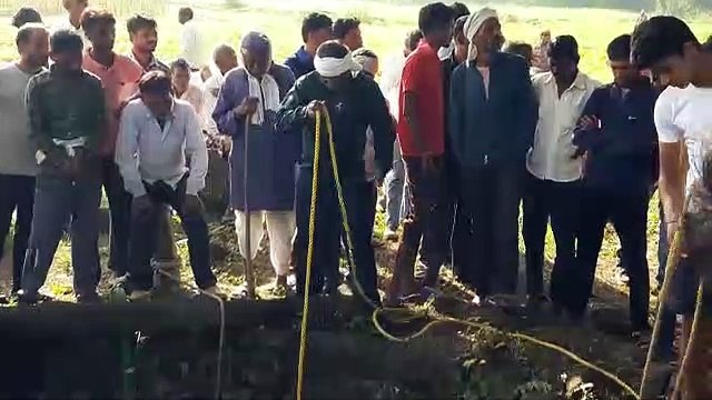 बेटियों को लेकर कुंए में कूदी मां, बेटियों की मौत मां सुरक्षित