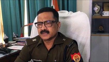 Video: युवक ने अपने पैरों में ठाेंक दी कीलें और बांध ली जंजीर, जानिए क्‍यों