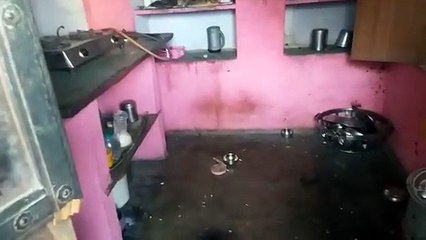 कुकर फ टने के बाद रसोईघर में फैली आग, पत्नी की मौत, पति झुलसा