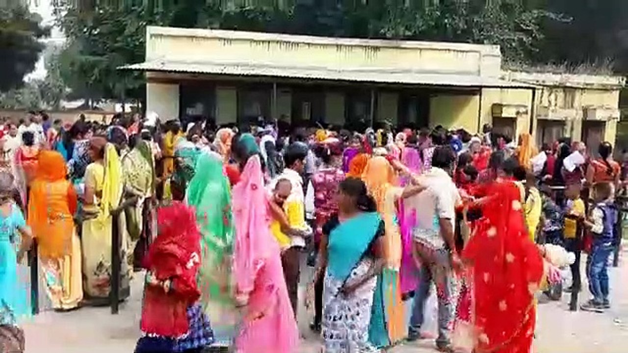 VIDEO:  मेरठ जेल में उमड़ी महिलाओं की ऐसी भीड़, देखकर दंग रह गए लोग