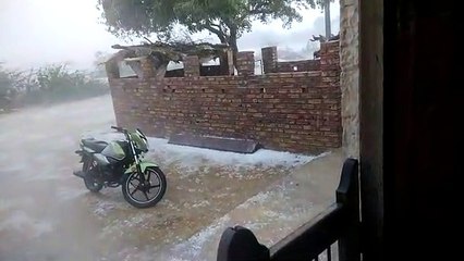 रामगढ़ में बारिश के साथ गिरे ओले