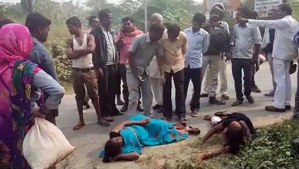 जुगाड की टक्कर से हुआ बाइक सवार महिलाओं का ऐसा हाल