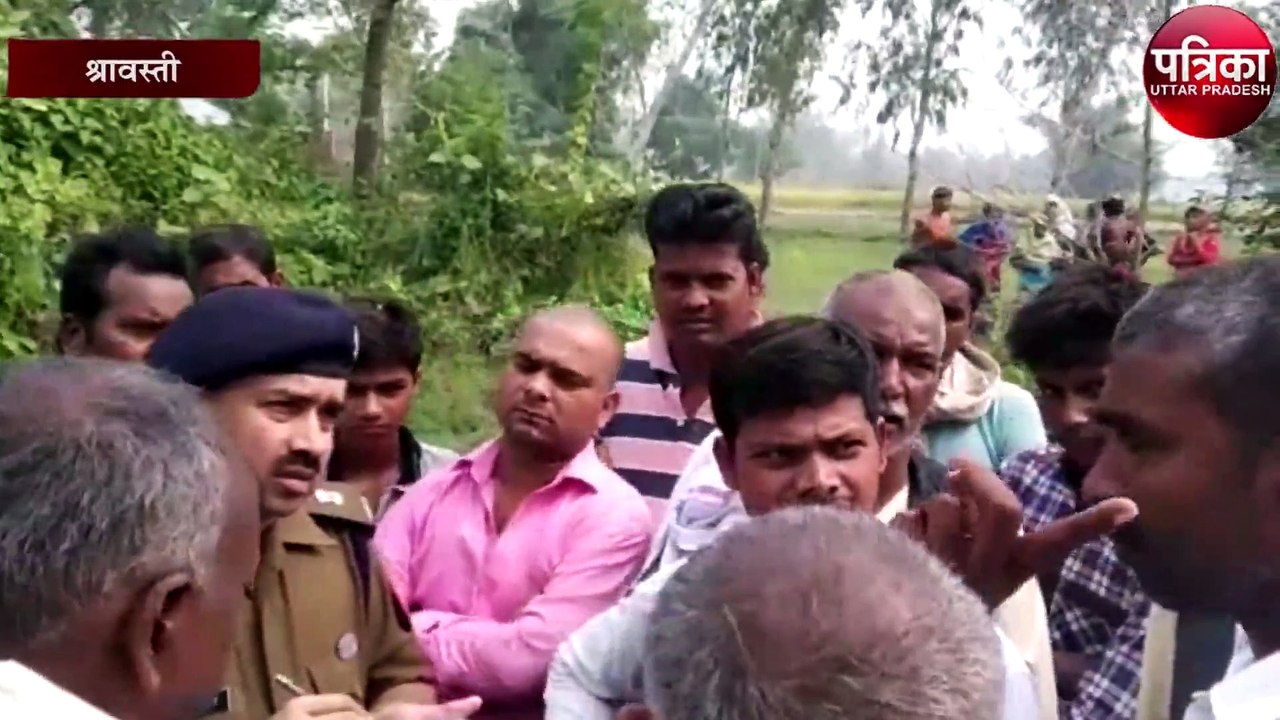 झाड़ियों में पेड़ की डाल से लटकती मिली युवक की लाश