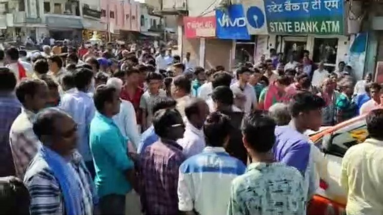 फसल बर्बाद होने के बाद साहूकारों से परेशान होकर किसान ने सल्फास खाकर दी जान