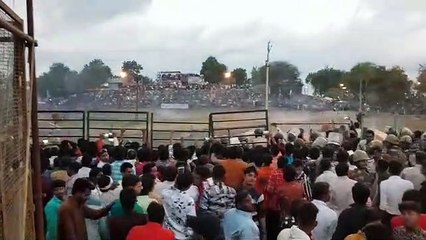 गौतमपुरा : ङ्क्षहगोट युद्ध में जमकर चले अग्निबाण, योद्धाओं ने किया एक-दूसरे का सामना