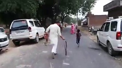 Download Video: Bjp mp Vinod Sonkar Play with children