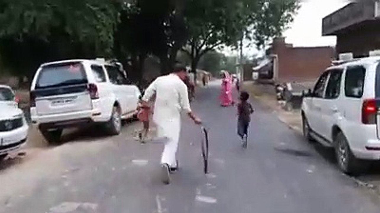 Bjp mp Vinod Sonkar Play with children