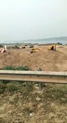 रेत के अवैध कारोबार में लगी 10 एलएनटी मशीनें पकड़ी, कार्रवाई में लगे भेदभाव के आरोप